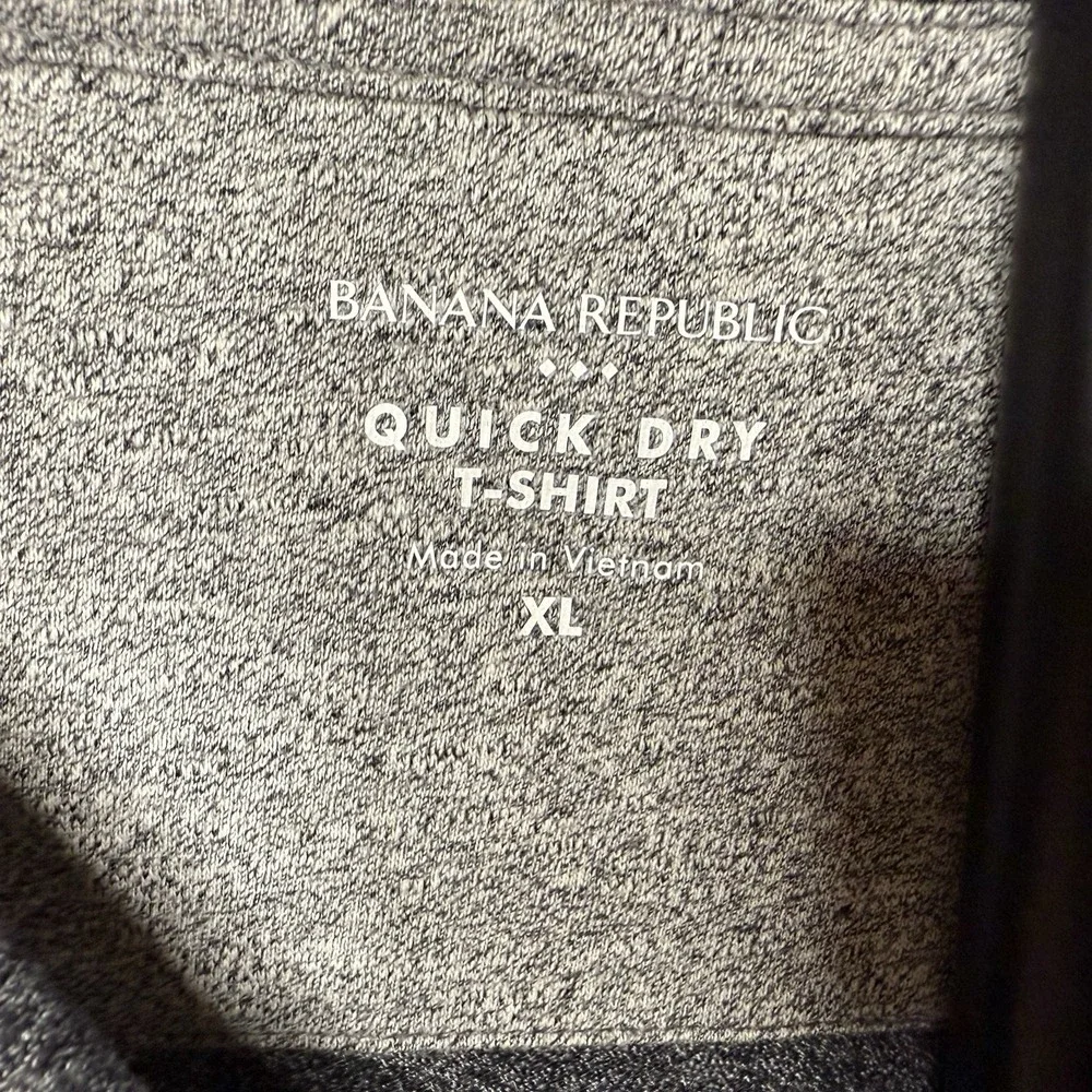 Banana Republic Men's XL Light Weight Gray Long Sleeve Pocket Tee Quick Dry